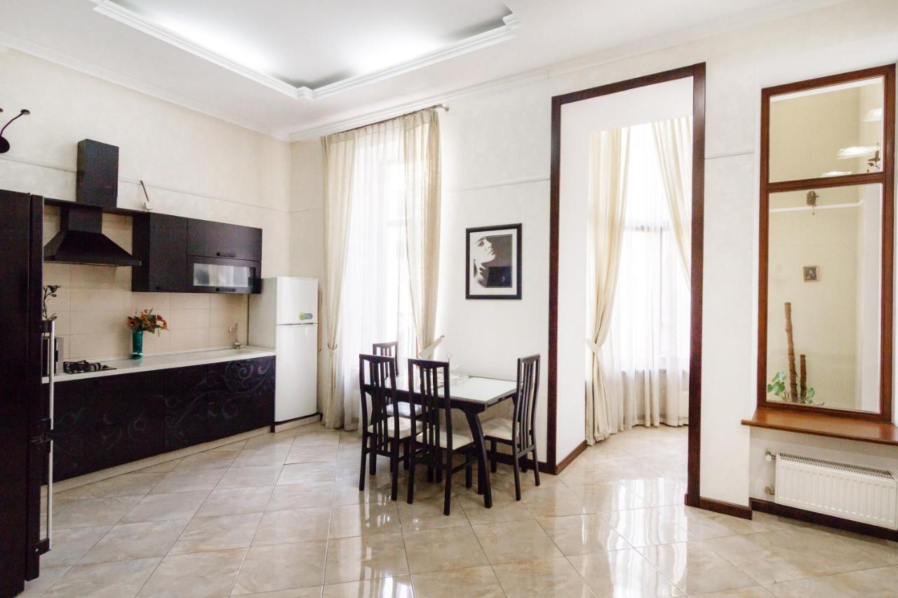 Downtown Prestige Apartment Odessa Luaran gambar